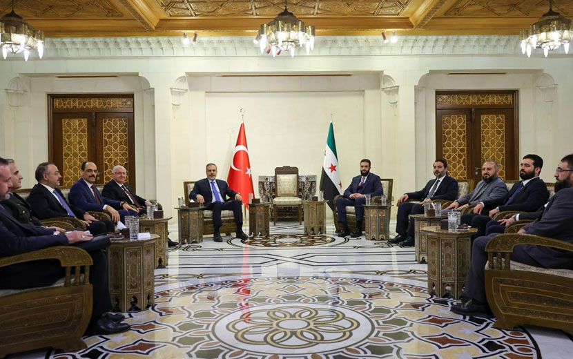 Koeklue Degisim Fidan Kalin ve Gueler Sam da Ahmed Sara Ile Goeruestue